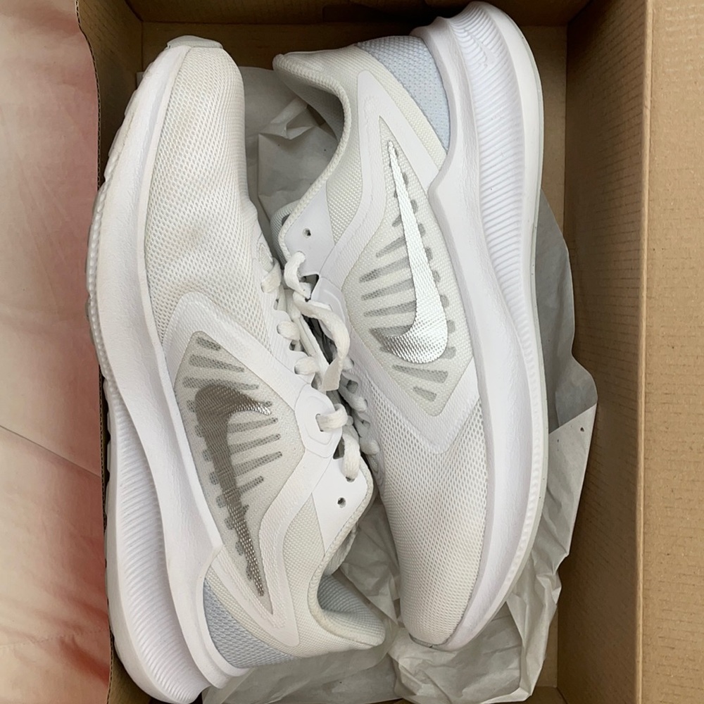 Woman’s Nike downshifter 10